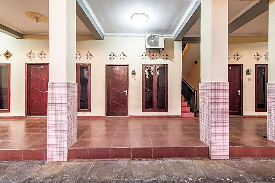 OYO Life 93504 Kost Krisna