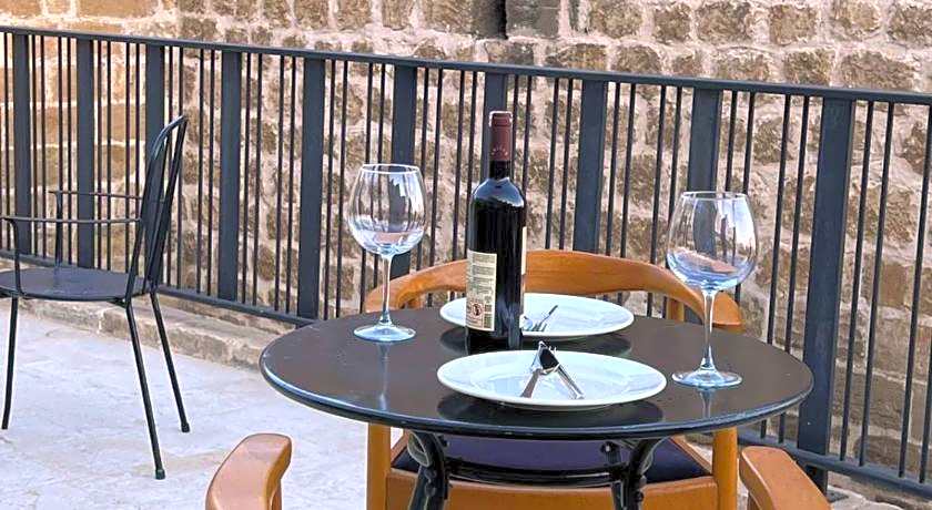 TUĞMANER  Small House AJAR