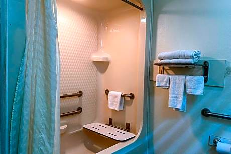 Queen Room - Accessible/Nonsmoking