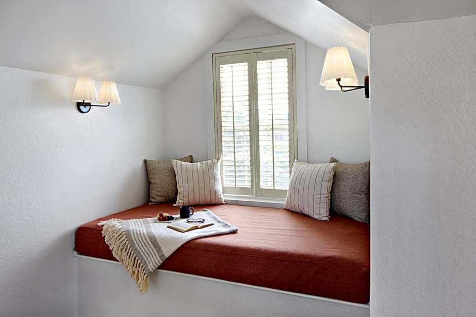 Maison Fleurie, A Four Sisters Inn