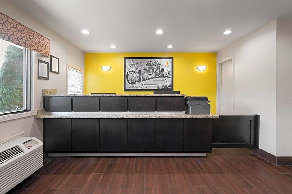 Super 8 by Wyndham Helen