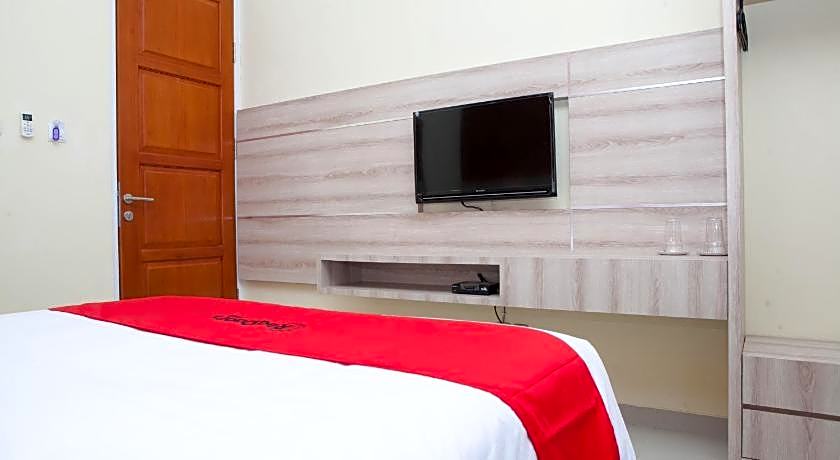 RedDoorz Plus near Pasundan University