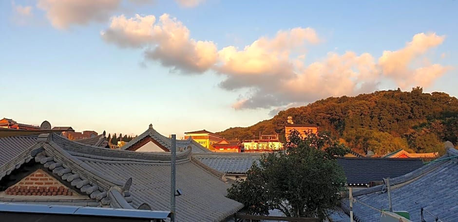Jeonju Hongsi Hanok Guesthouse – Jeonju, MN