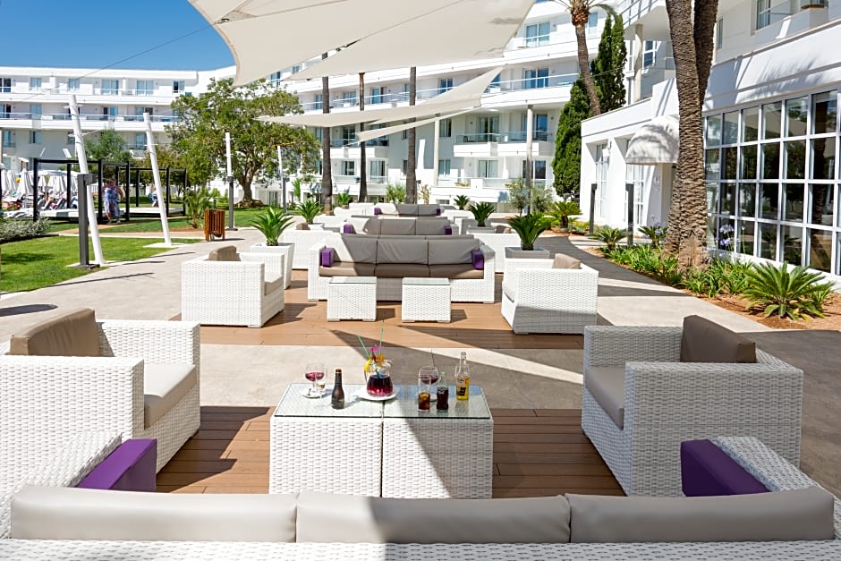 Protur Vista Badía Aparthotel