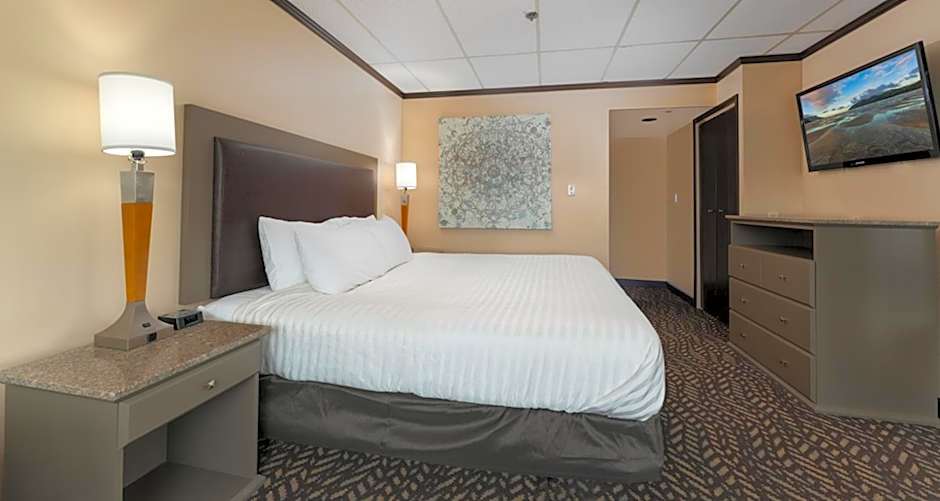 Photo 1 of 9 of King Suite with Ocean View