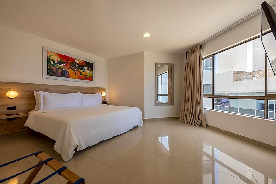 Photo 1 of 7 of 1 Queen Bed Suite, Sea View