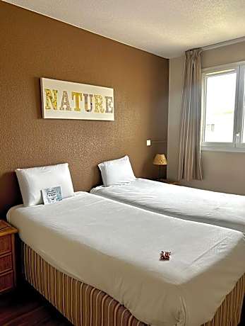 Standard Room - 2 Single Beds 1 Sofa