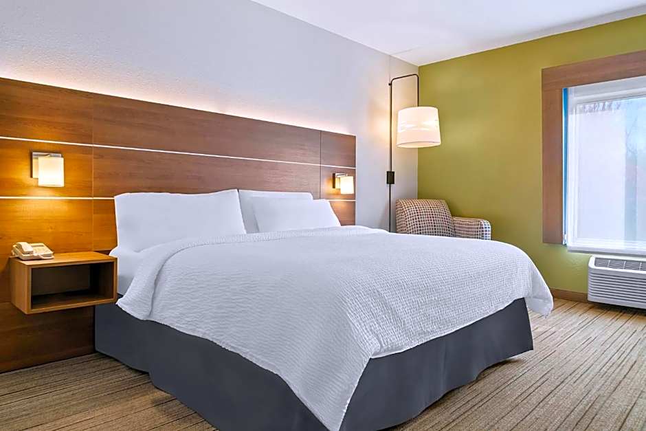 Holiday Inn Express Hotel & Suites Marion By IHG