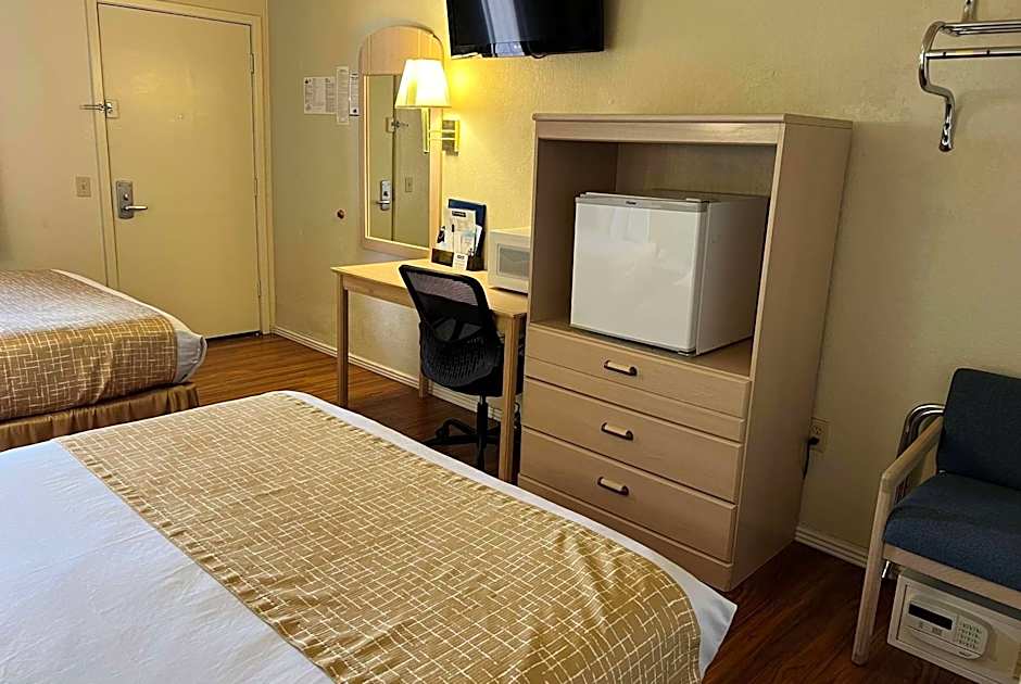 Travelodge by Wyndham Holbrook