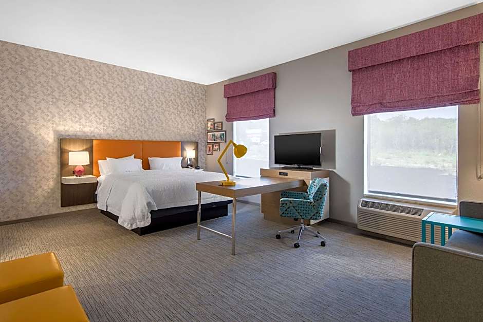 1 Bedroom 1 King Bed Suite — 4 fotoğraftan 1. fotoğraf