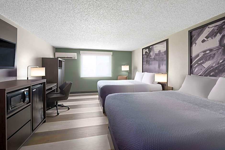 Super 8 by Wyndham Conrad