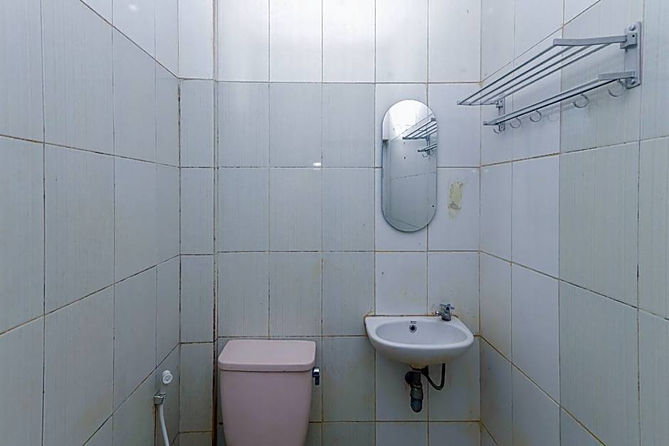 RedDoorz Plus near Museum Angkut Batu 4