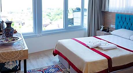 THE LAILA HOTEL