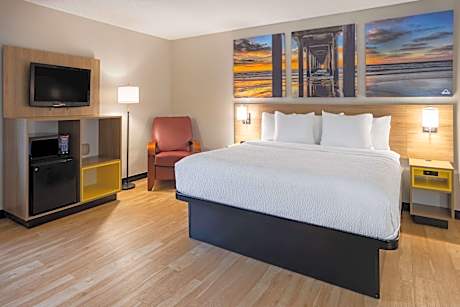 1 King Bed Studio Suite Non-Smoking