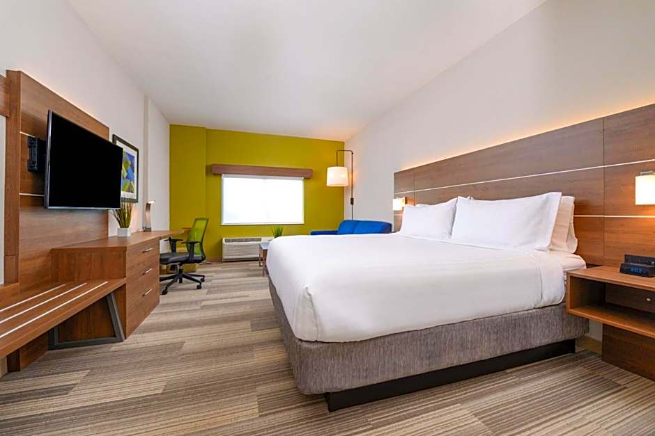 Holiday Inn Express & Suites St. Petersburg - Seminole Area By IHG