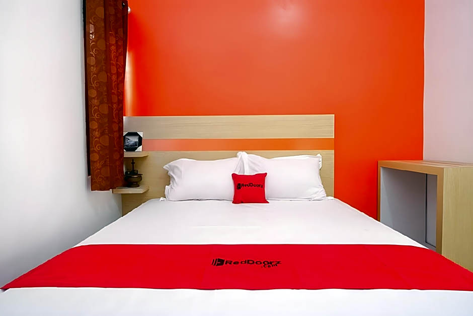 RedDoorz Syariah near Alun Alun Kota Rembang