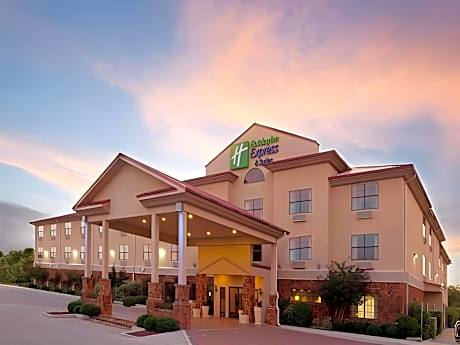 Holiday Inn Express & Suites Kerrville By IHG