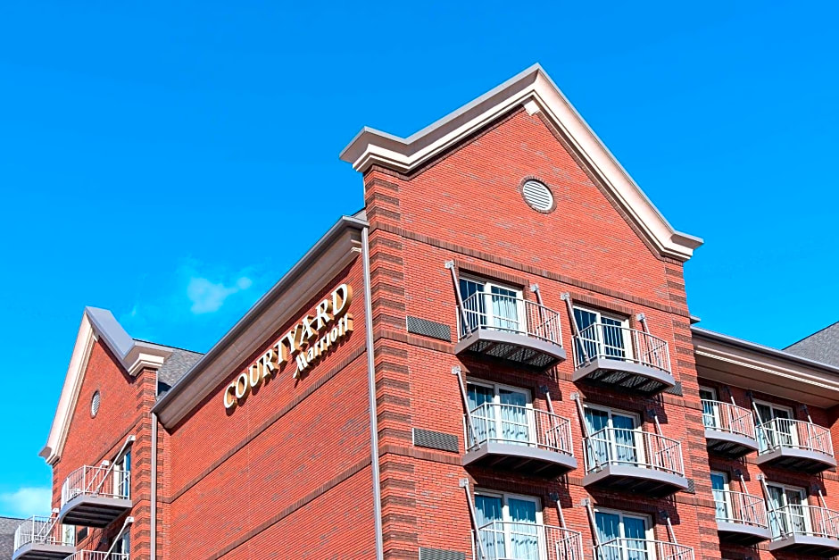 Courtyard by Marriott Holland Downtown