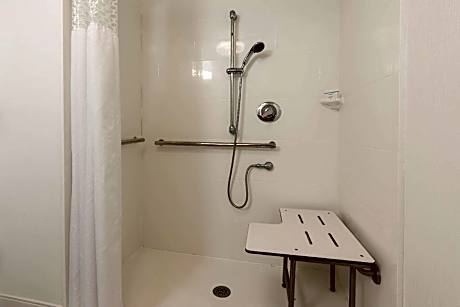 1 FULL MOBILITY ACCESS ROLL IN SHOWER NS