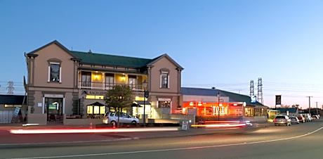 Racecourse Hotel and Motor Lodge