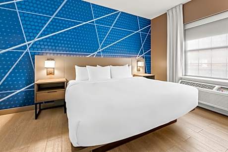 1 King Bed Studio Suite Non-Smoking