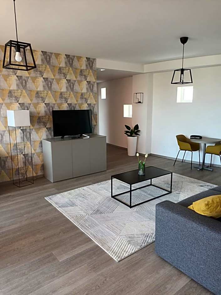 Parizs Garden Apartments