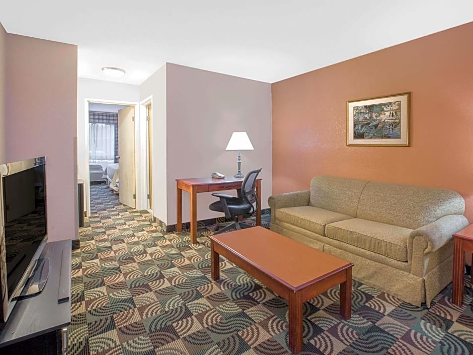 Days Inn by Wyndham Hillsdale