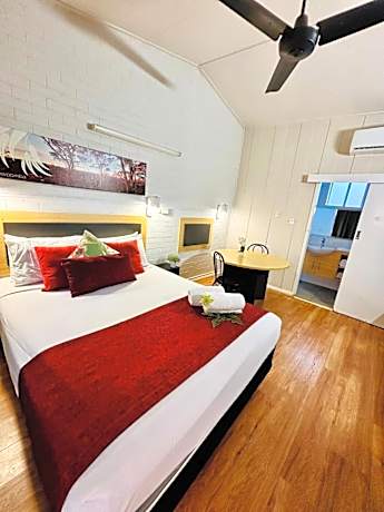 Queen Motel Room