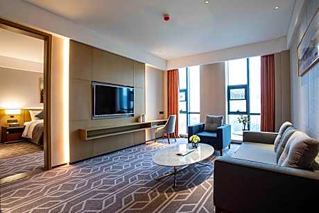 1 King Bed, Executive Suite, Non-Smoking