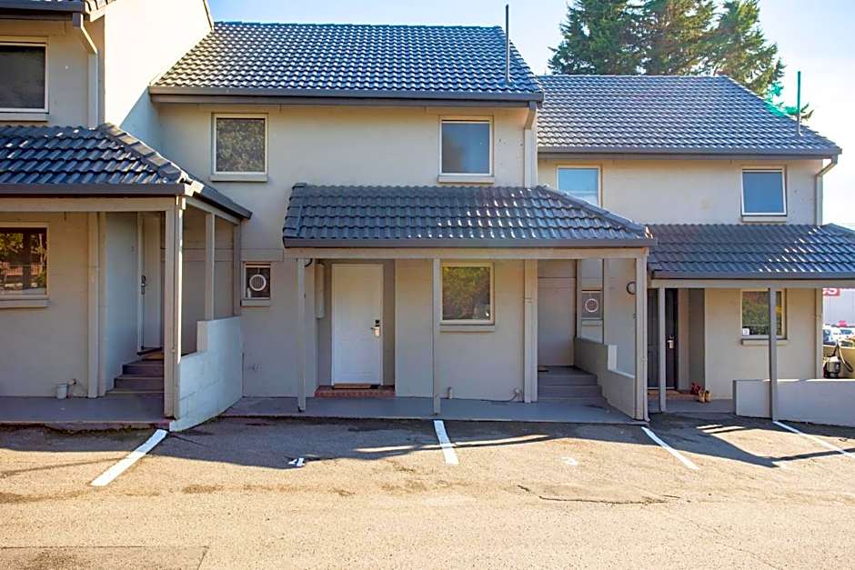 Elphin Motel & Serviced Apartments