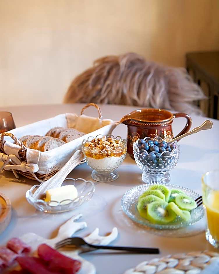 Casa Pasch - Boutique Bed and Breakfast in Cumpadials