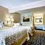 Days Inn by Wyndham Fairmont