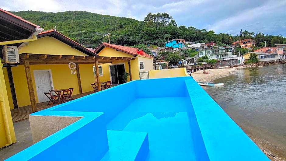 Casa pé na areia com vista especial do pôr do sol.