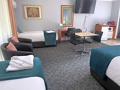 Deluxe Family Suite