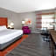 La Quinta Inn & Suites by Wyndham Greensboro Airport