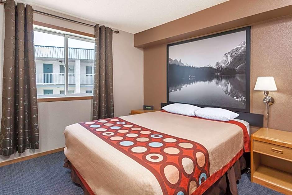 Super 8 by Wyndham Medicine Hat AB