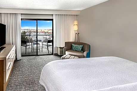 1 Bedroom 2 room Suite, 1 King, Sofa bed