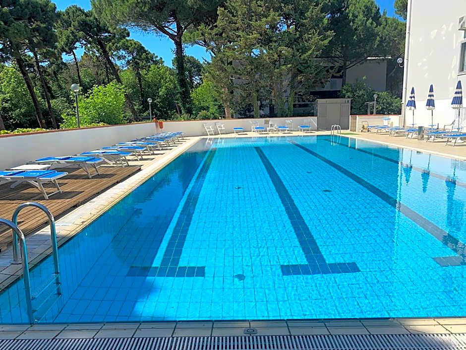 G&D Hotel Deanna Pool&Brunch