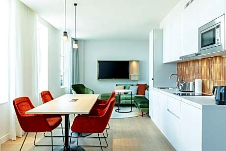 1 Bedroom Apartment, 1 King, Skyline view