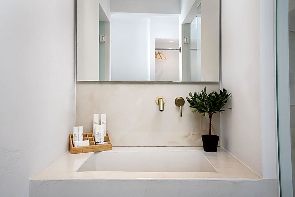Cycladic Suites & Spa