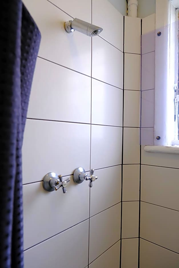 Pint On Punt Backpackers