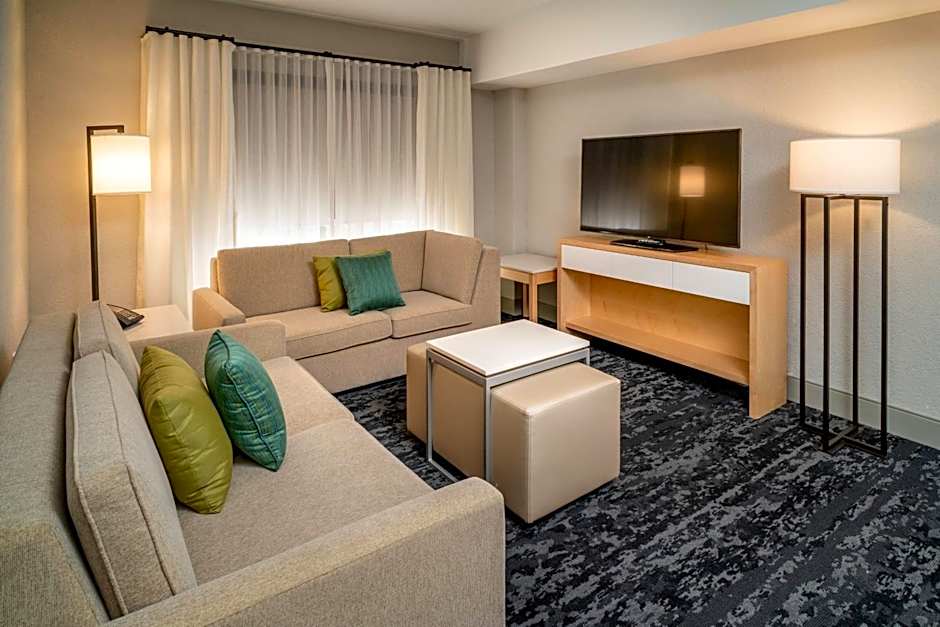 DELTA HOTELS BY MARRIOTT HUNTINGTON DOWNTOWN