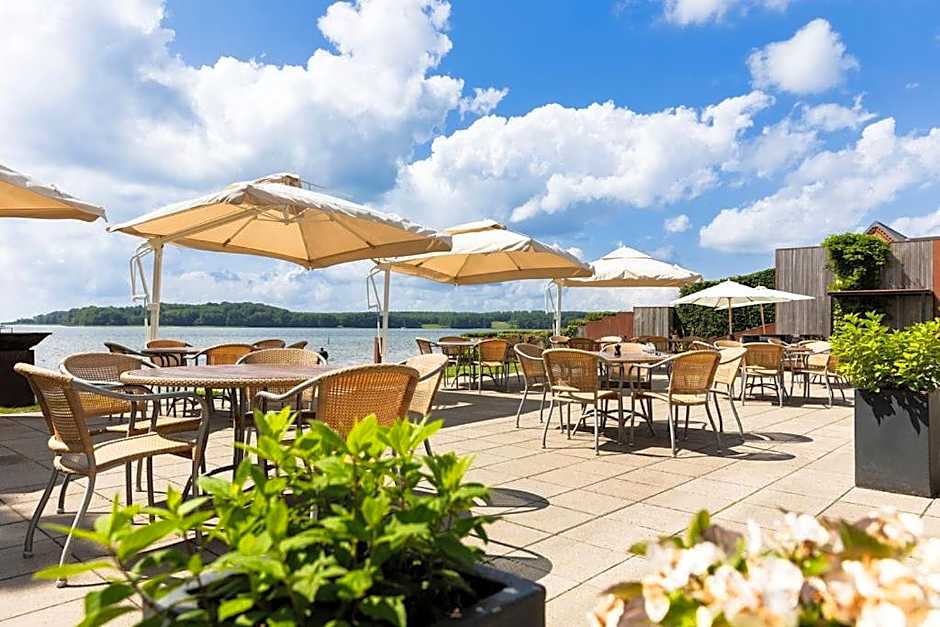 Sixtus Sinatur Hotel & Konference