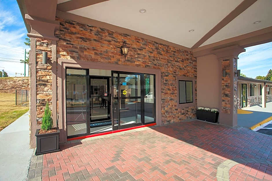 Travelodge by Wyndham Macon West