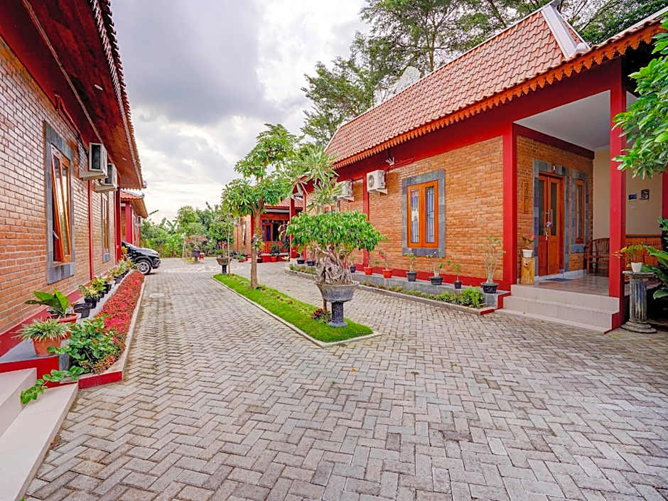 Collection O 90265 Cempoko Mulyo Homestay Syariah