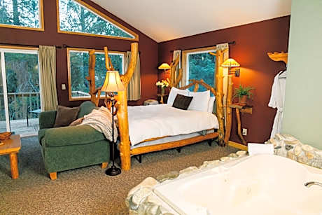 Queen Suite with Spa Bath