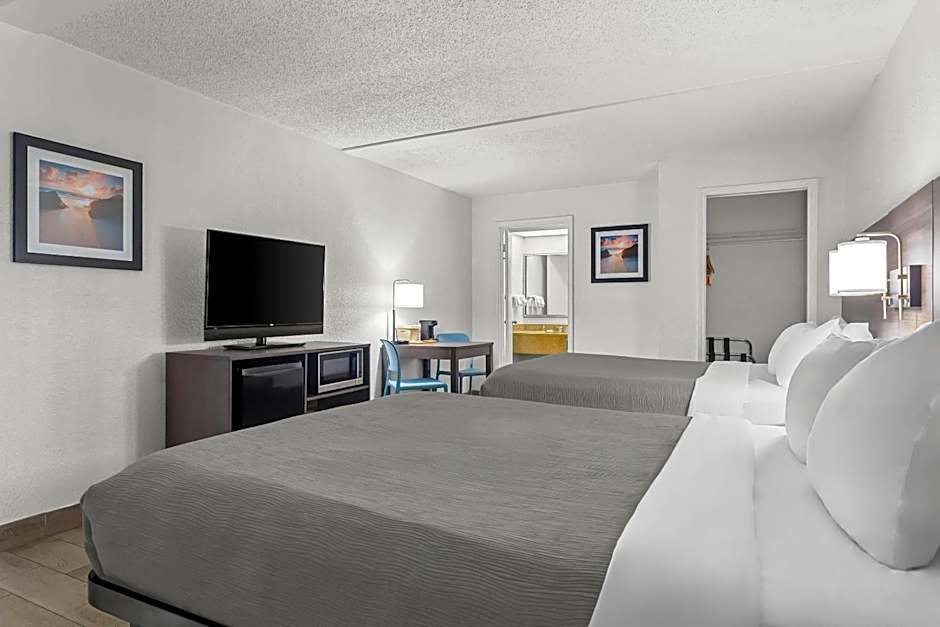 Quality Inn & Suites At Tropicana Field