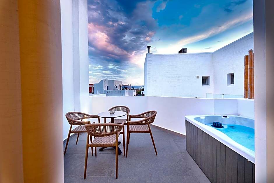 Liana Beach Hotel & Spa