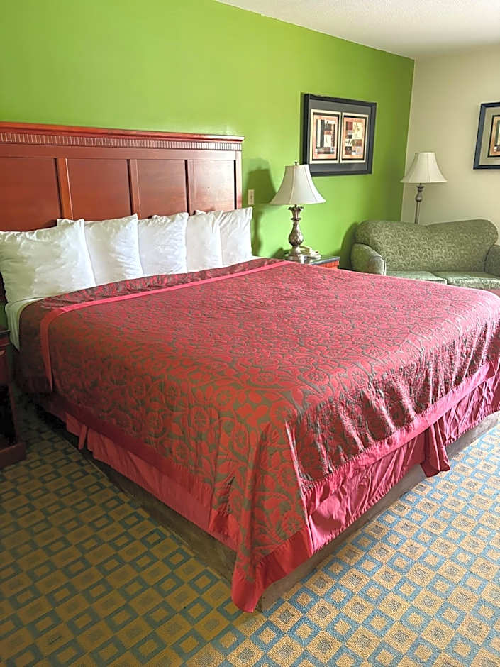 Days Inn & Suites by Wyndham Wichita