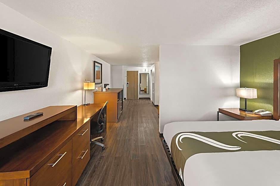 Quality Inn & Suites near I-480 and I-29
